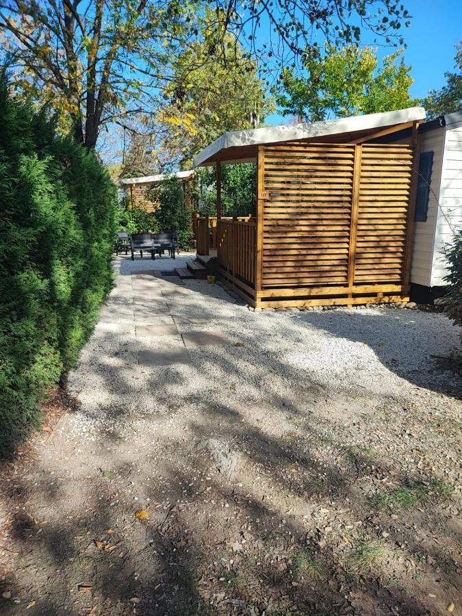 Mobil Home Tout Confort 6 Personnes Climatise Au Pied Du Luberon La Roque-d'Antheron Exterior foto